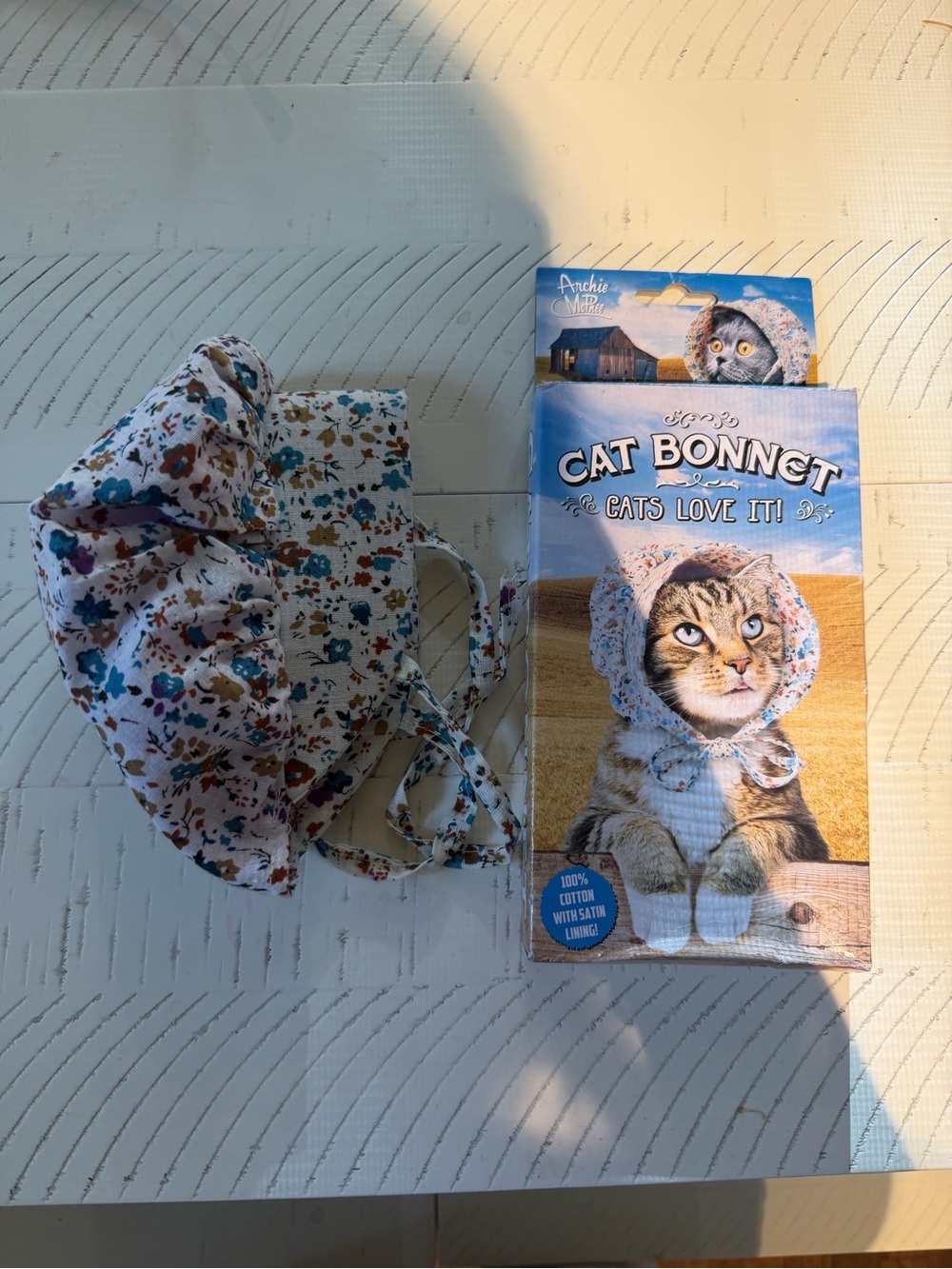 Archie McPhee Floral Cat Bonnet - White Floral